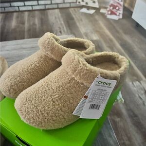 Classic cozy slippers, crocs